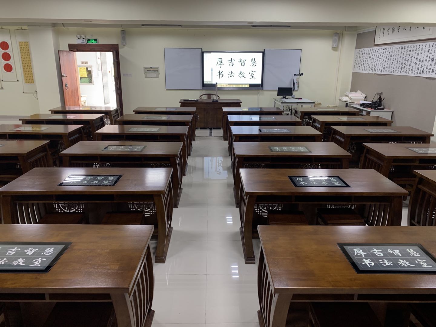 智慧<a href='http://news.tmi07.cn/chanpin/57-1.html' target='1' style='font-size:18px; font-weight:bold; color:#000000;'>書法室</a>