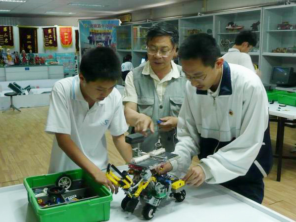 <a href='http://news.tmi07.cn/chanpin/60-1.html' target='1' style='font-size:18px; font-weight:bold; color:#000000;'>機器人功能室</a>