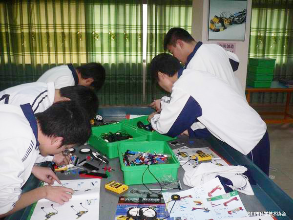 <a href='http://news.tmi07.cn/chanpin/60-1.html' target='1' style='font-size:18px; font-weight:bold; color:#000000;'>機(jī)器人功能室</a>
